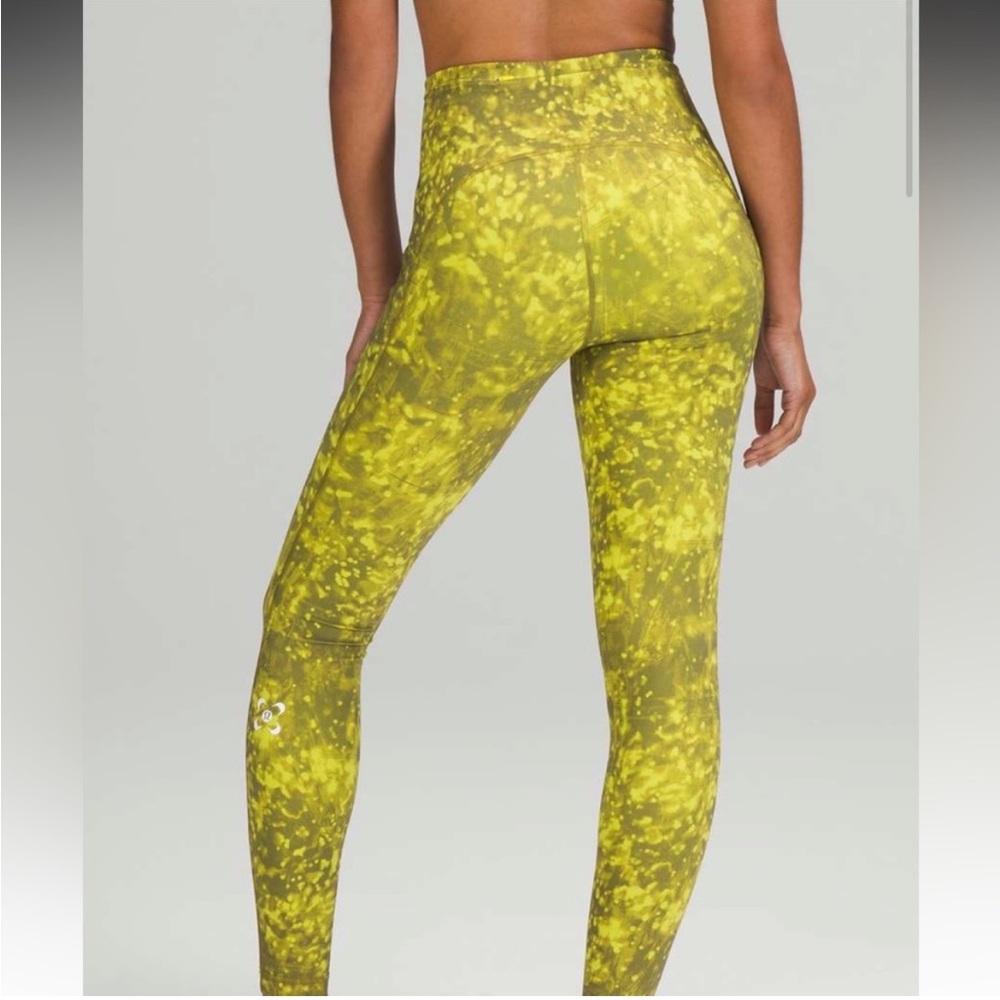 Lululemon Seawheeze Swift Speed High-Rise Tight 28"
Last Sparks Serpentine sz 0